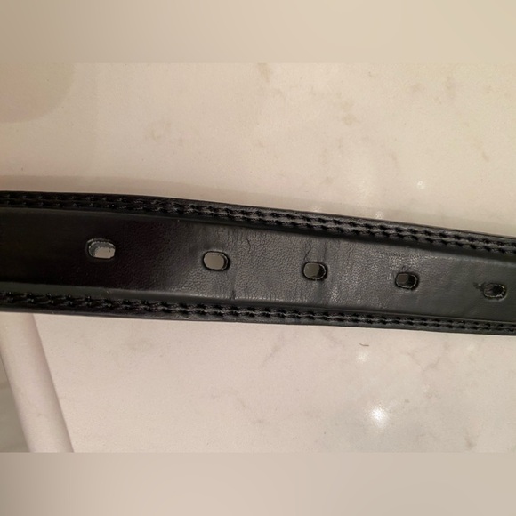 EUC MEN’S SIZE 44 DRESS BELT WITH A SILVER AND GOLD TONE BUCKLE - Picture 4 of 7